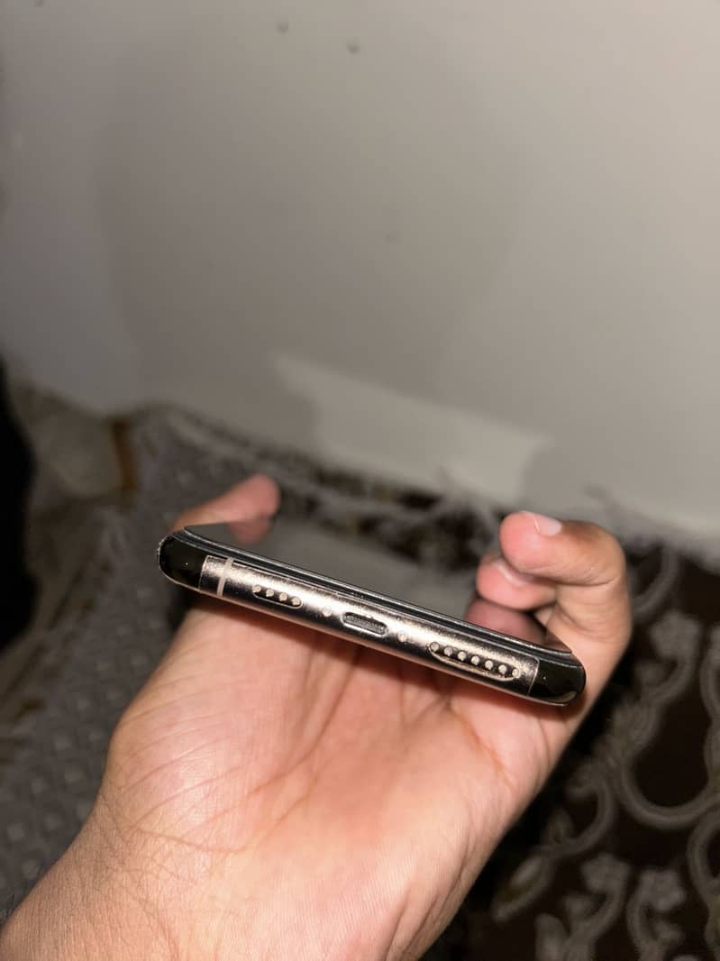 Apple iPhone 11 Pro Max 6