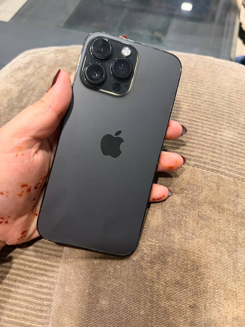 Apple iPhone 14 Pro Max 1