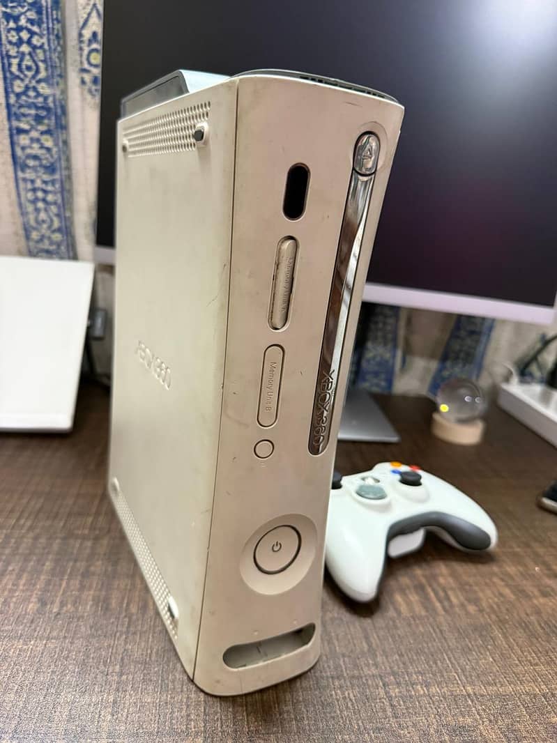 Xbox 360 with original wireless controller 4