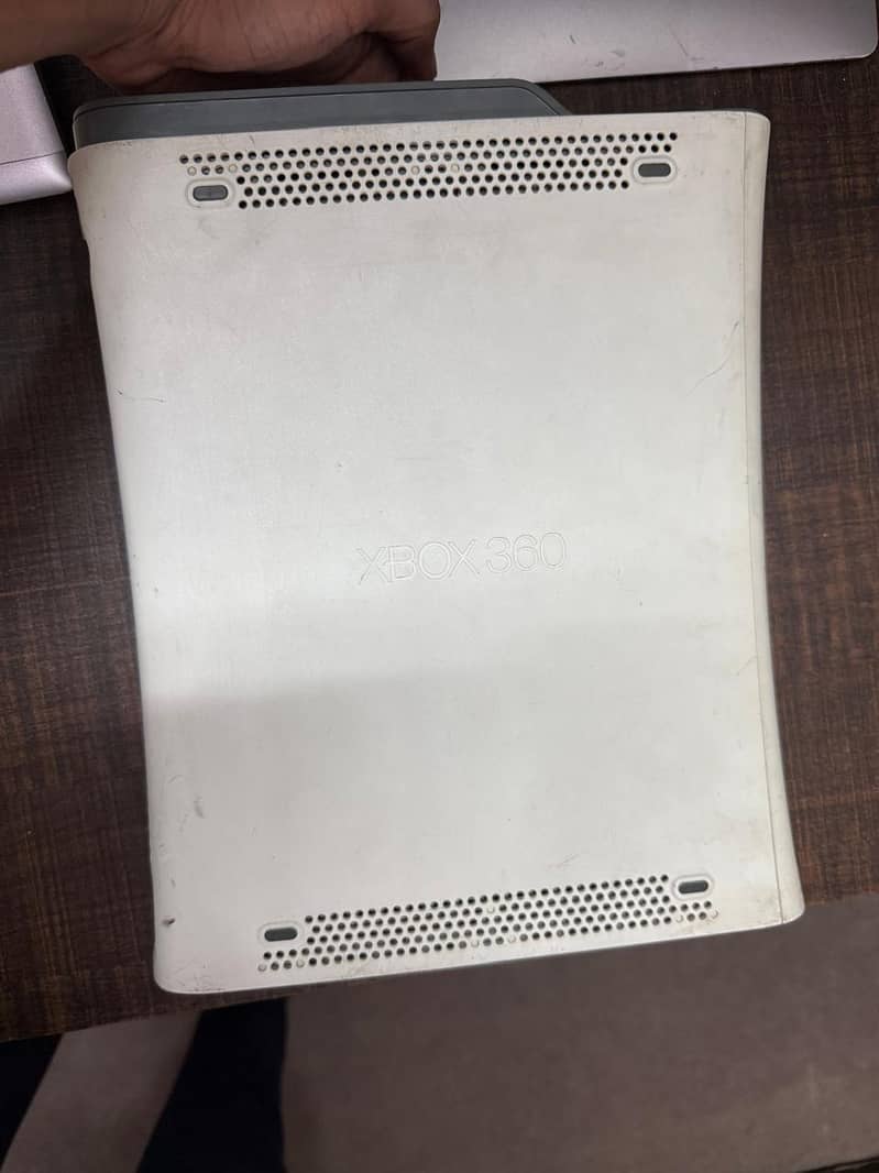 Xbox 360 with original wireless controller 5
