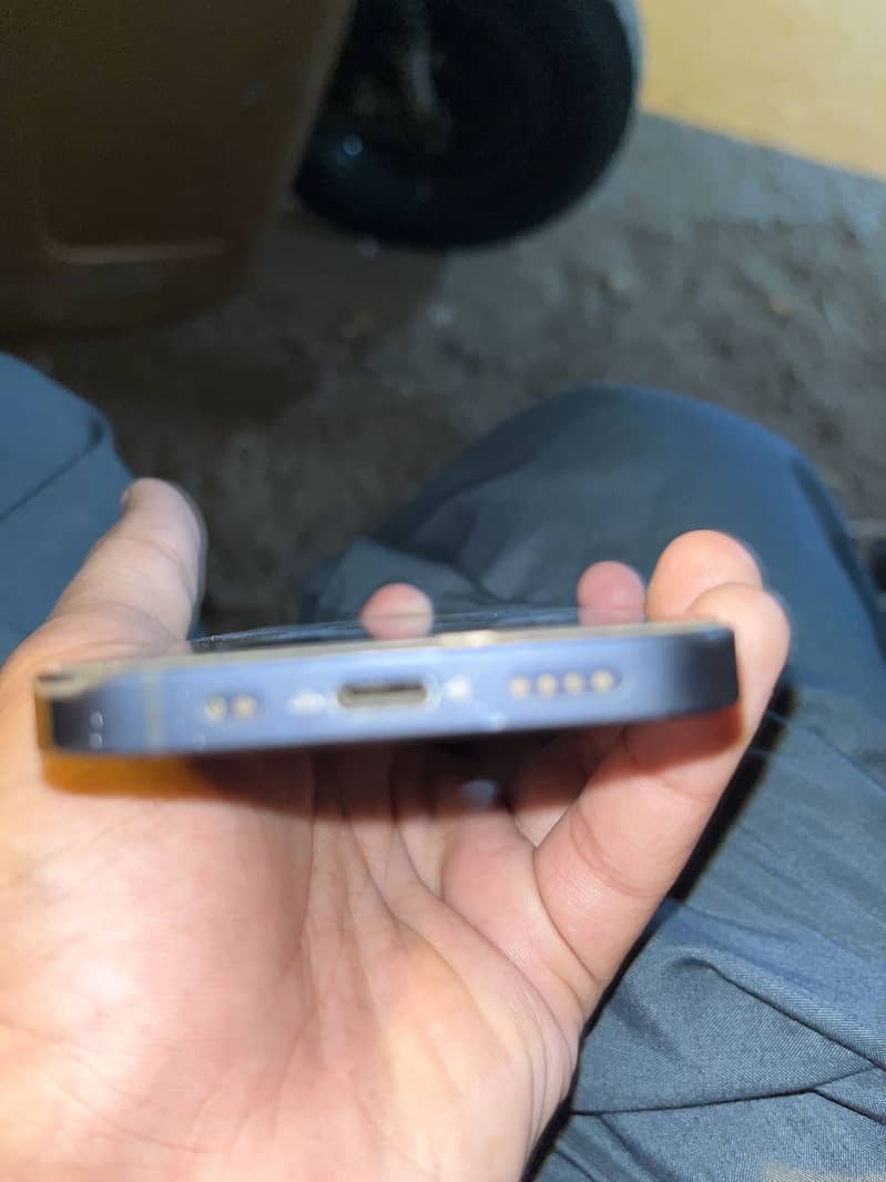 Apple iPhone 12 mini 4