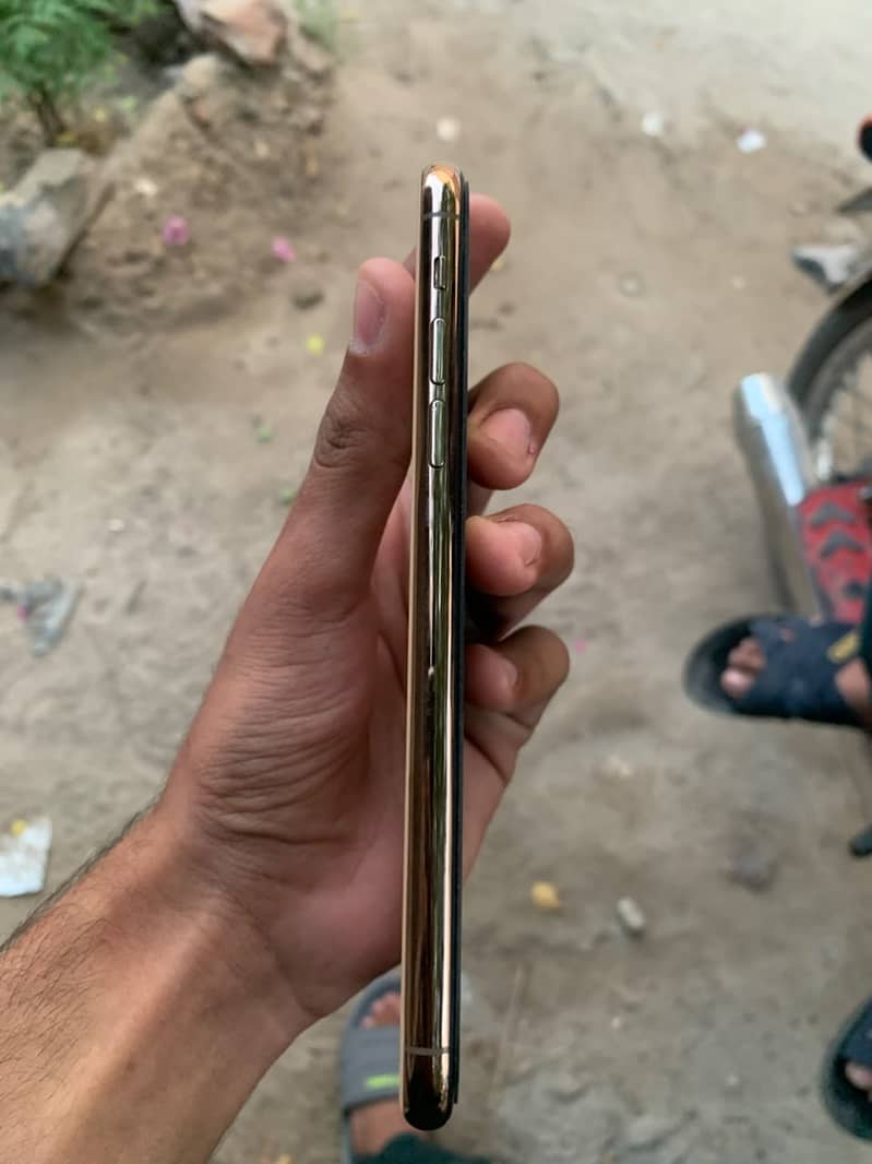 Apple iPhone 11 Pro Max 1