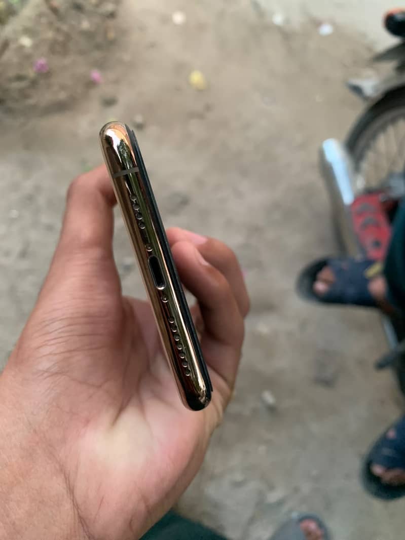 Apple iPhone 11 Pro Max 2