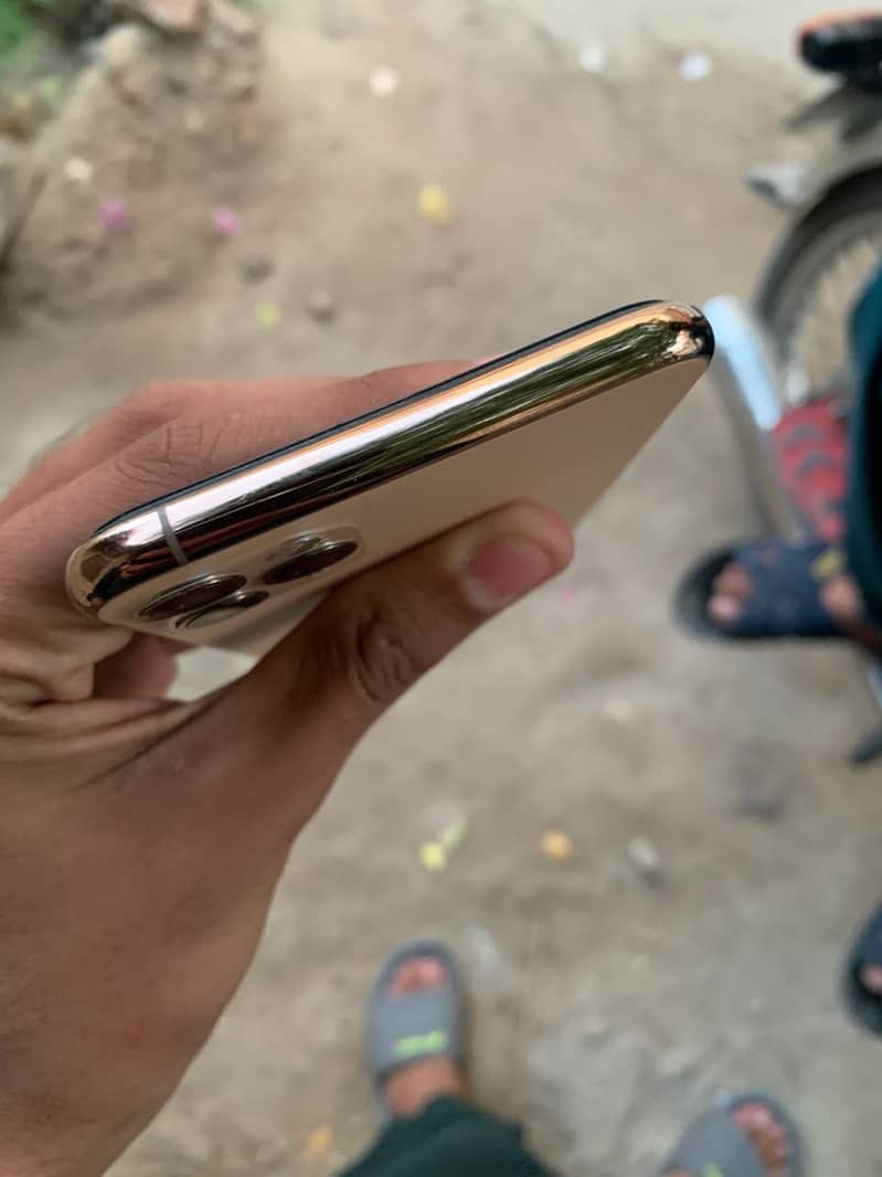 Apple iPhone 11 Pro Max 3