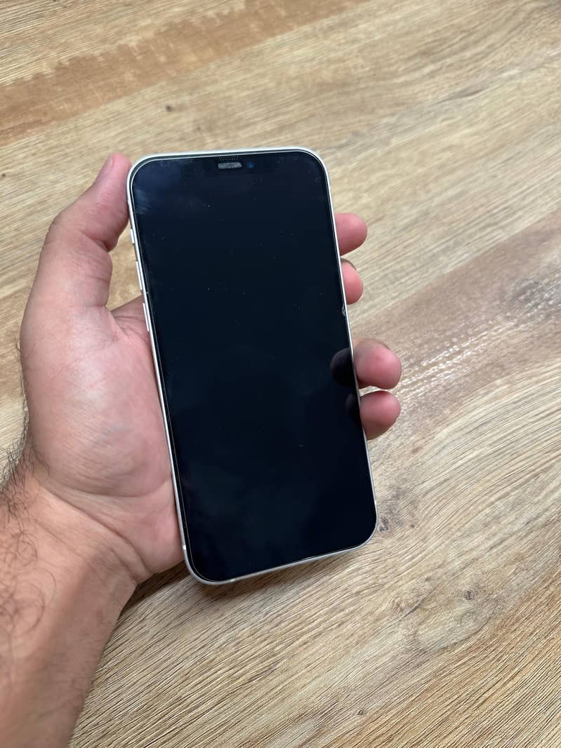 Apple iPhone 12 4