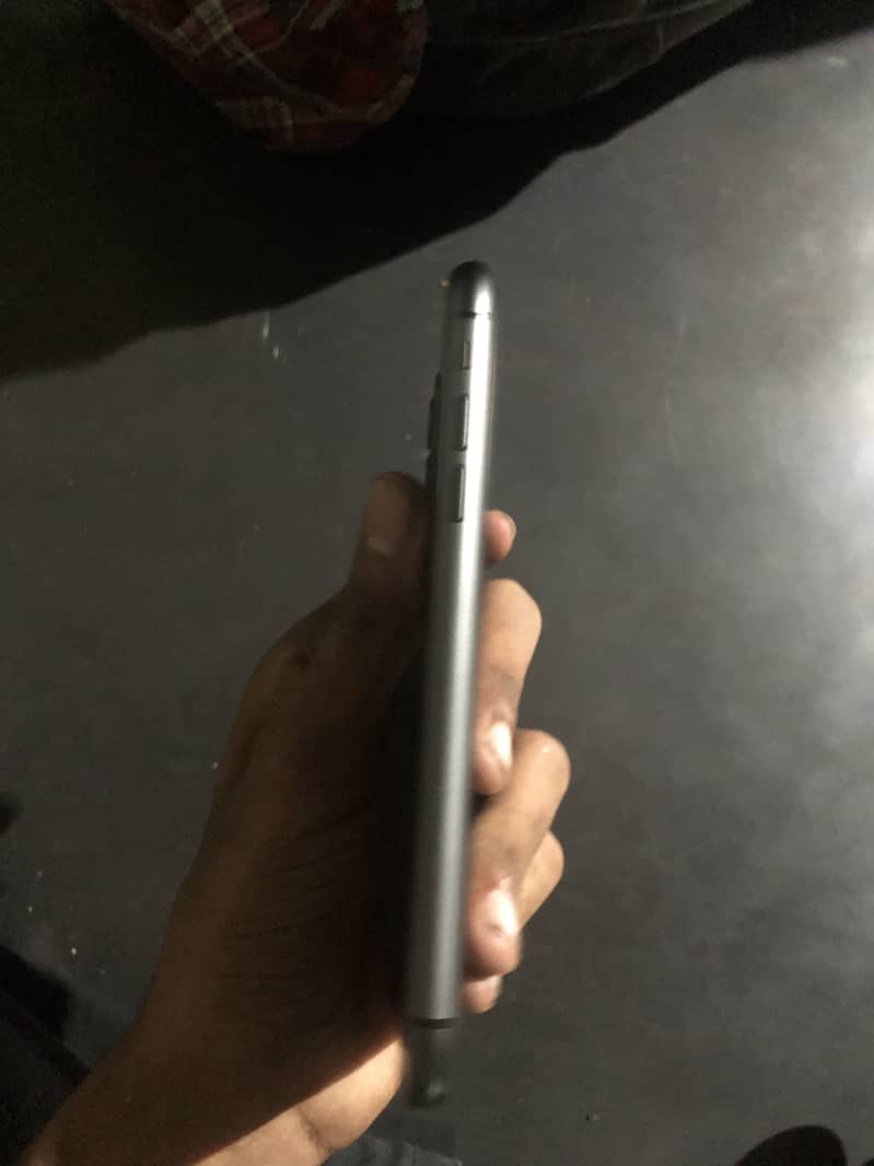 Apple iPhone 11 3
