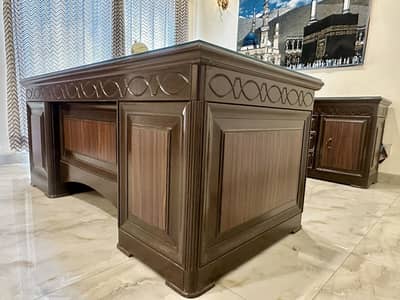 Wooden executive table set