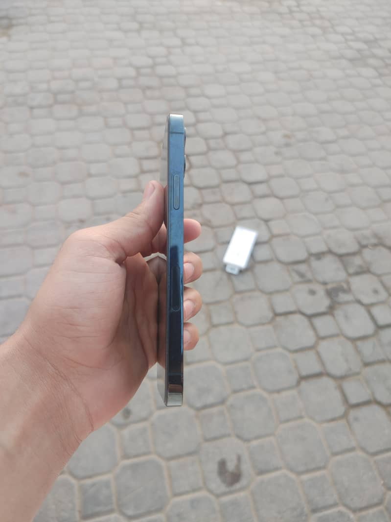 Apple iPhone 12 Pro 4