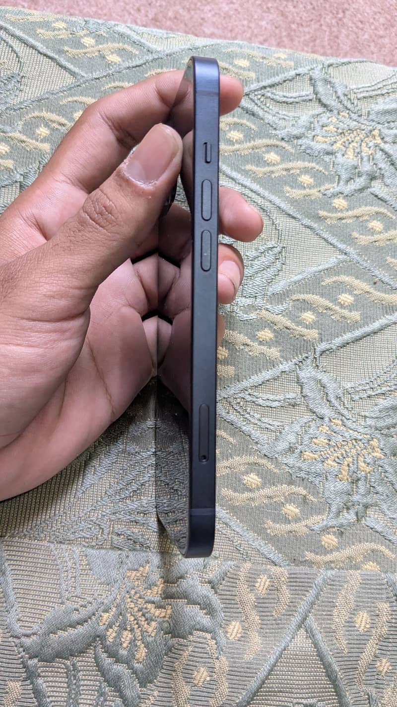 Apple iPhone 13 1