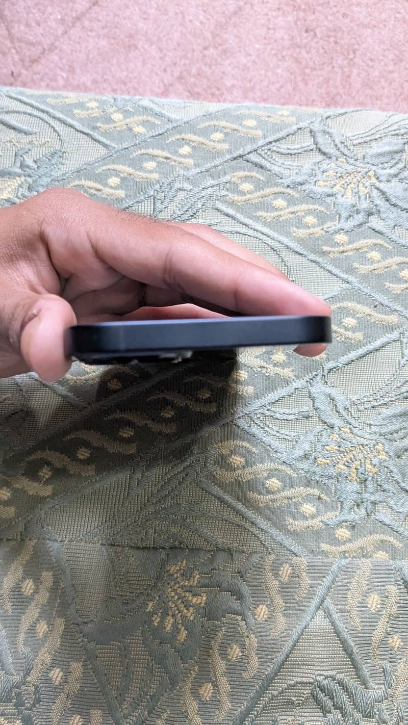 Apple iPhone 13 2