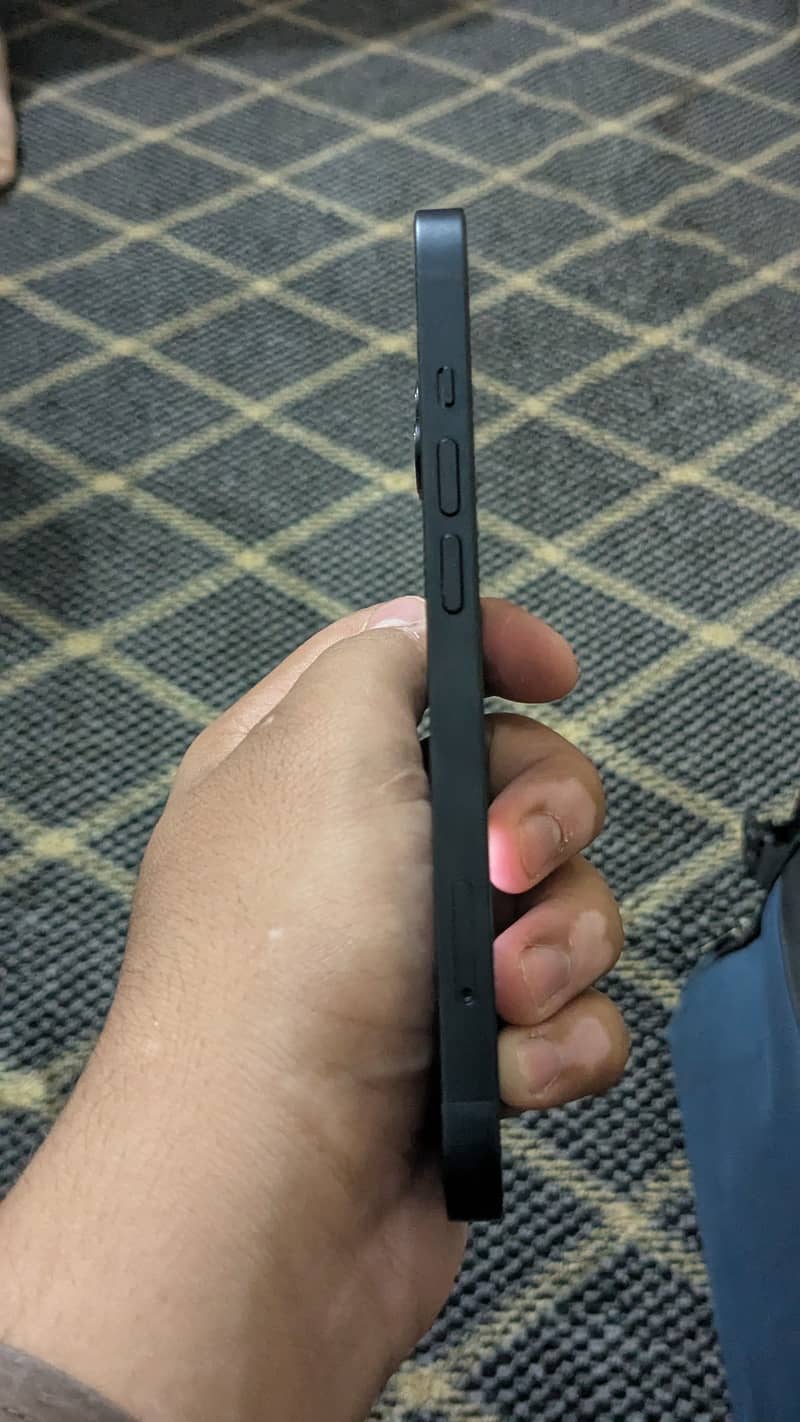 Apple iPhone 13 5