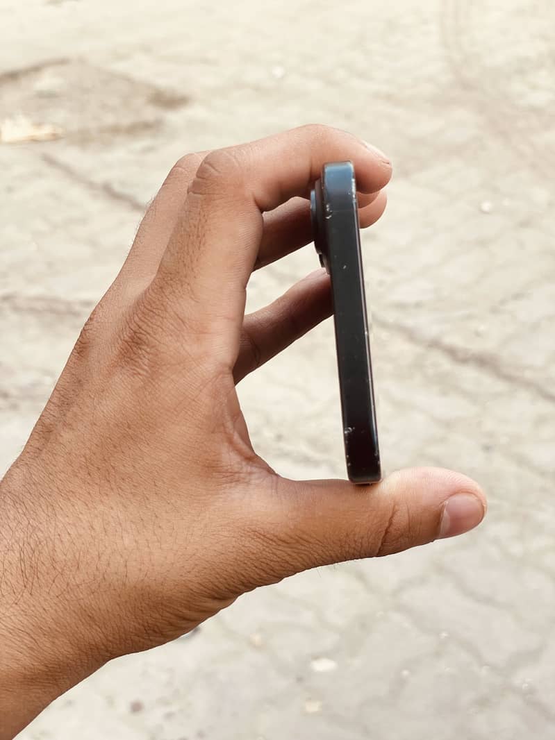 Apple iPhone 16 Plus 1