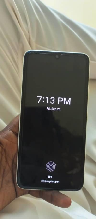 Rakuten Big s 5g non pta  8/128 in display finger