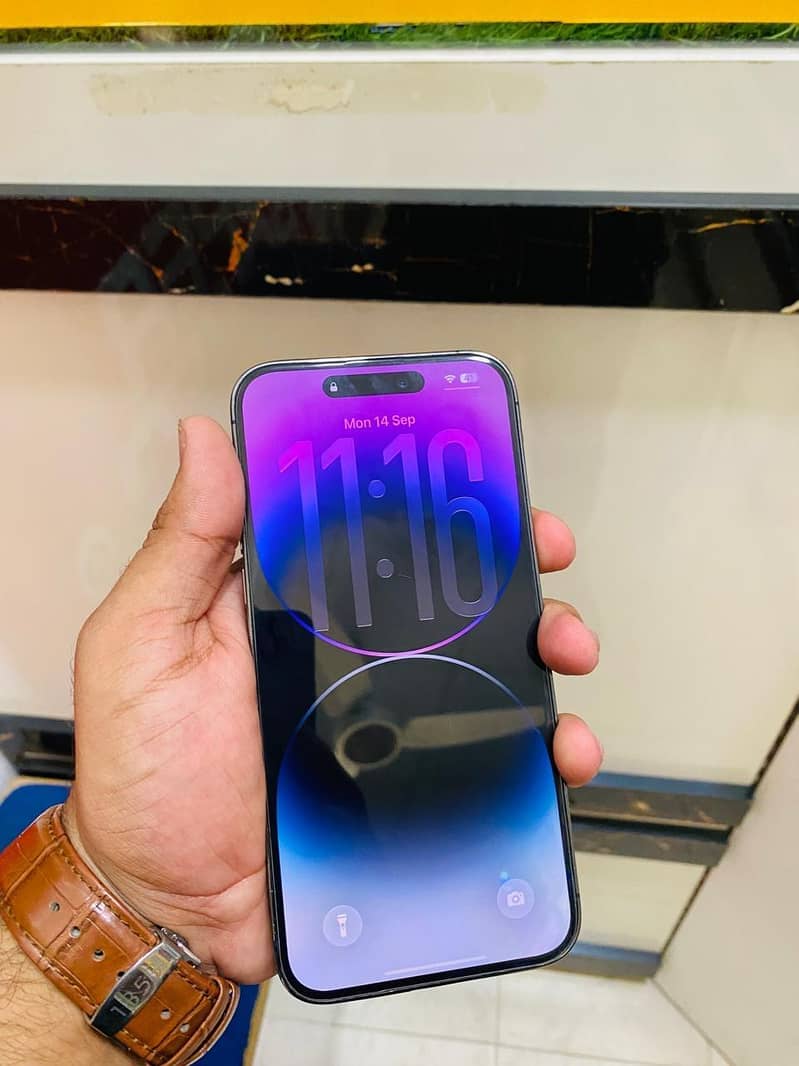 Apple iPhone 14 Pro Max 1