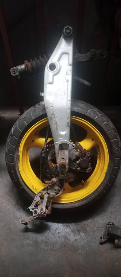 Suzuki GSX 1100cc ka fornt and back hai