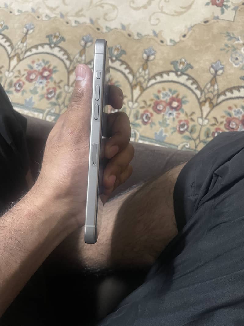 Apple iPhone 15 Pro Max 5