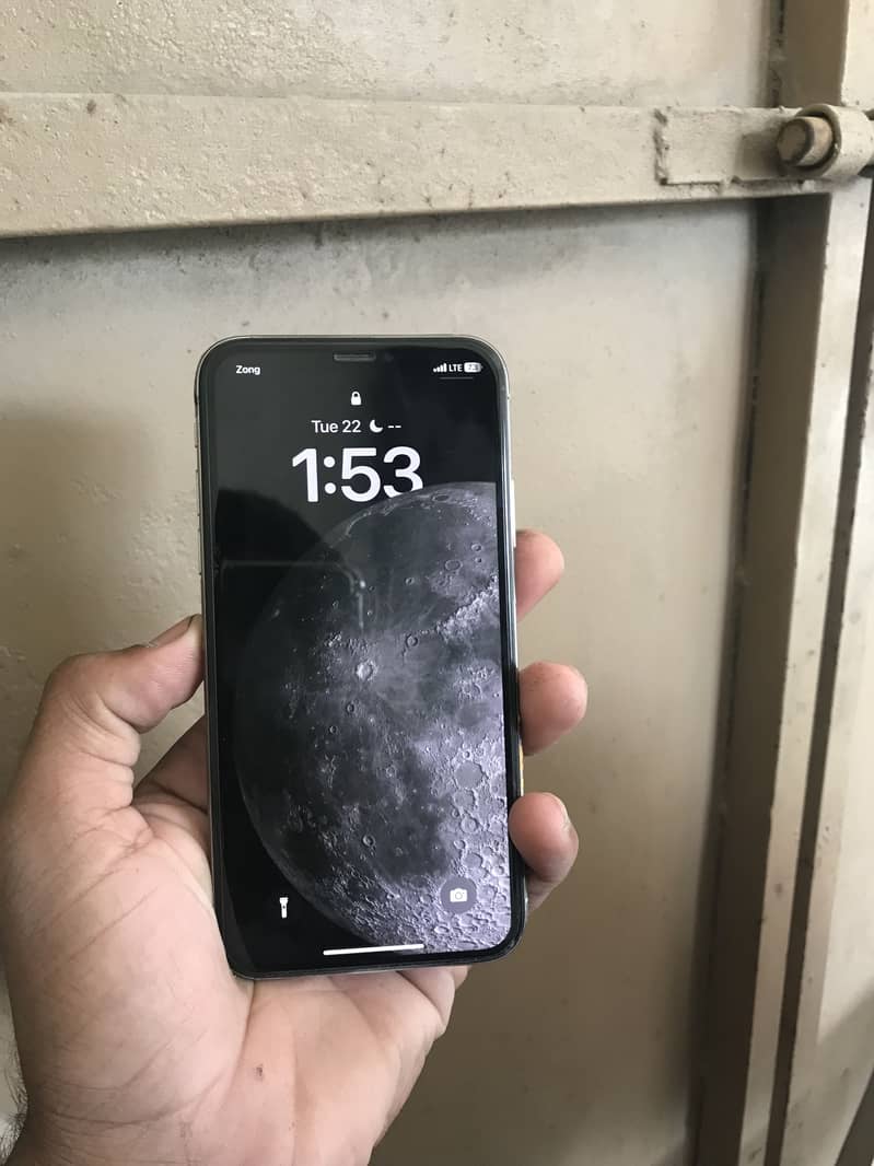 Apple iPhone X 4