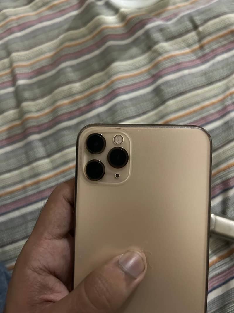 Apple iPhone 11 Pro Max 4