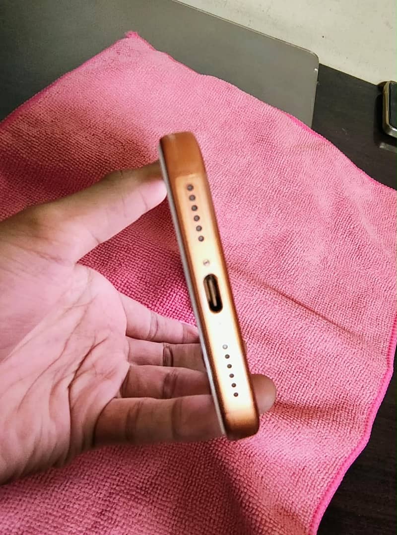 Apple iPhone 17 Pro Max 4