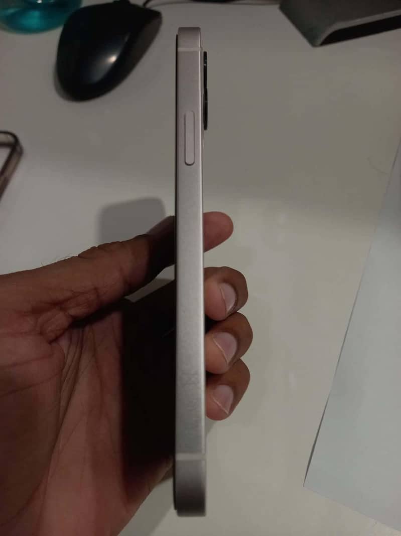 Apple iPhone 12 4