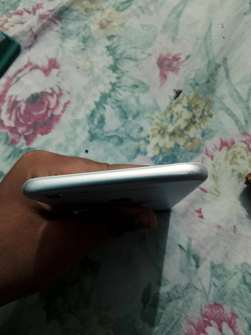Apple iPhone 6 Plus 4