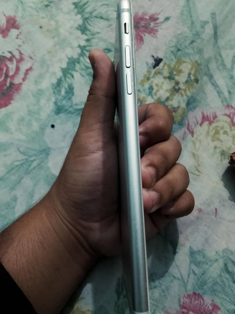 Apple iPhone 6 Plus 5