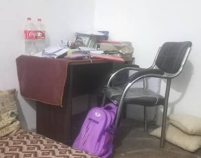 stuy table and chair