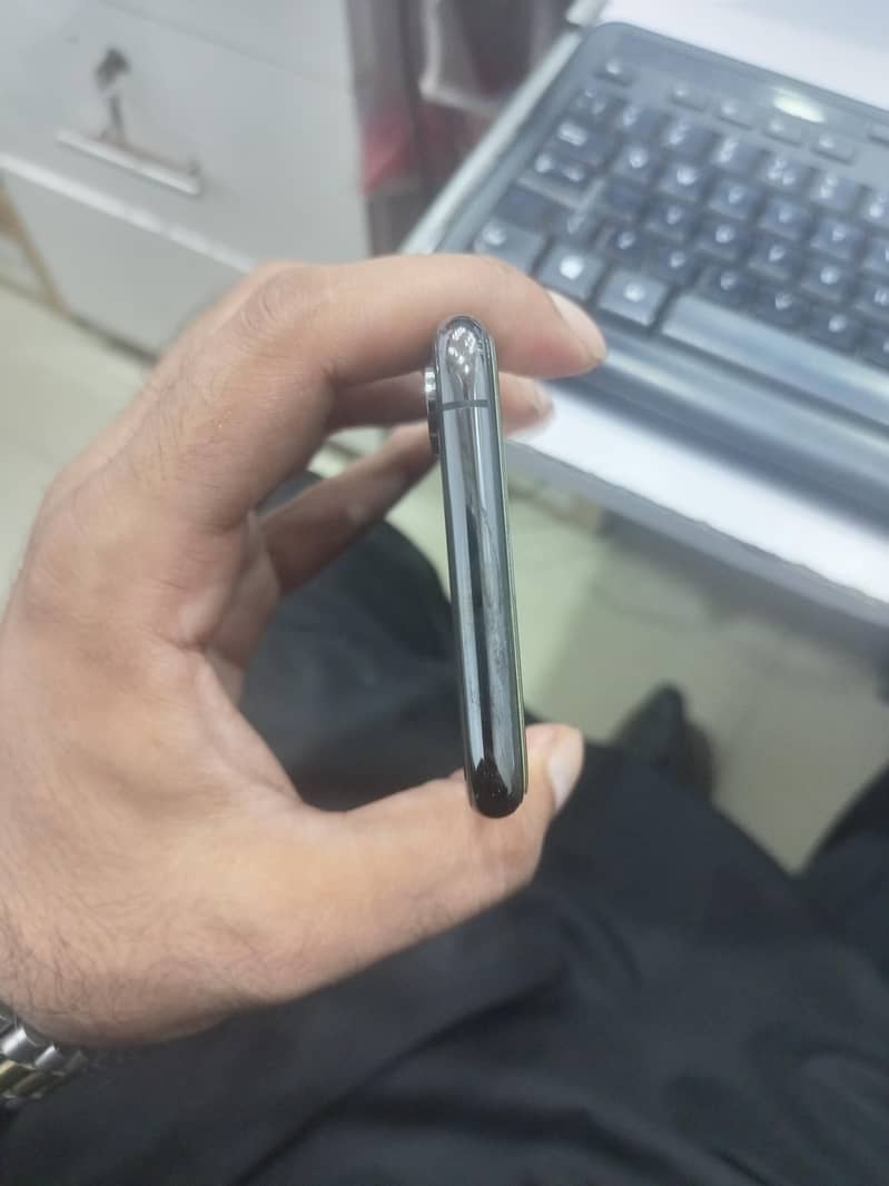 Apple iPhone XS 1
