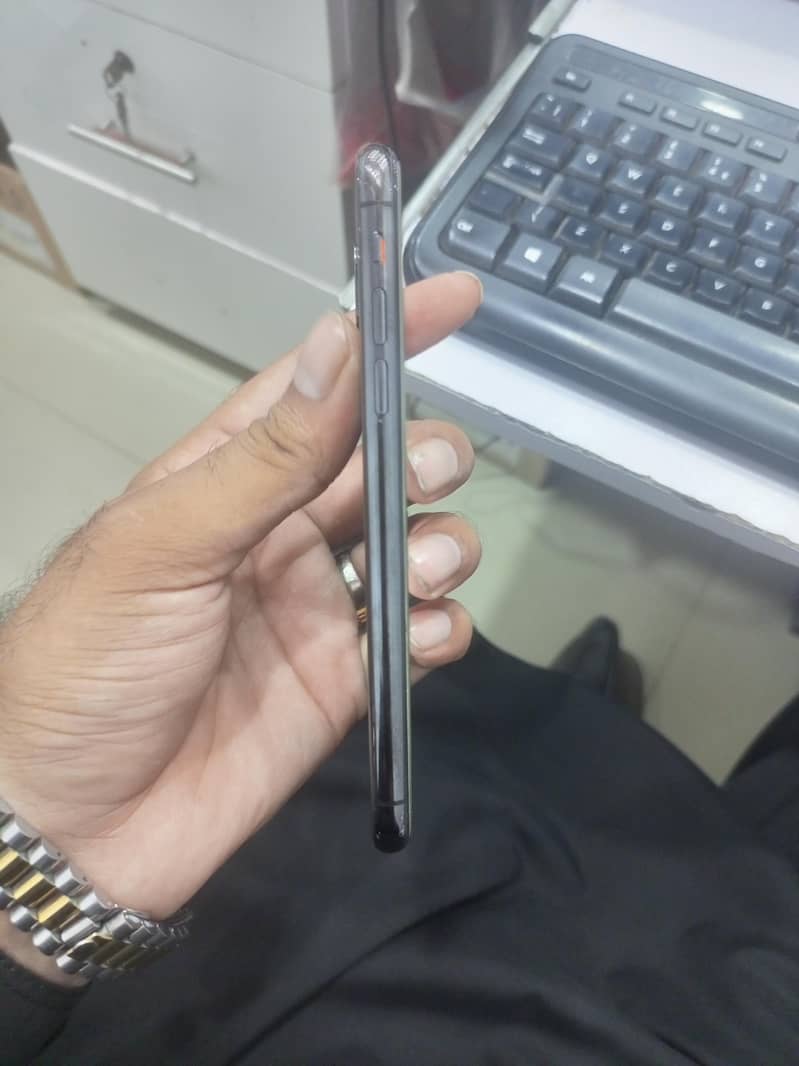 Apple iPhone XS 4