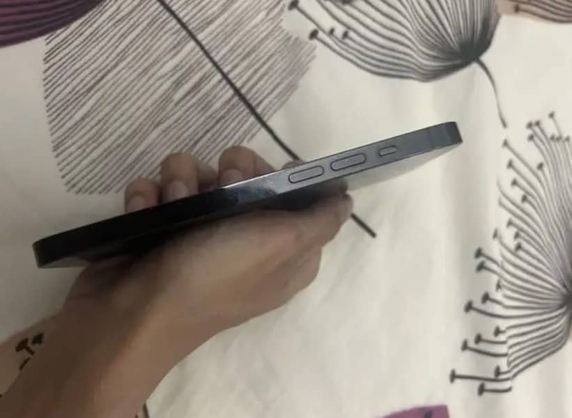 Apple iPhone 14 Pro 2