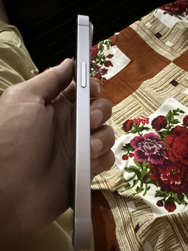 Apple iPhone 14 4