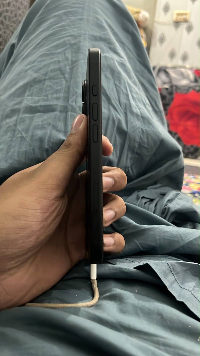 Apple iPhone 16 0