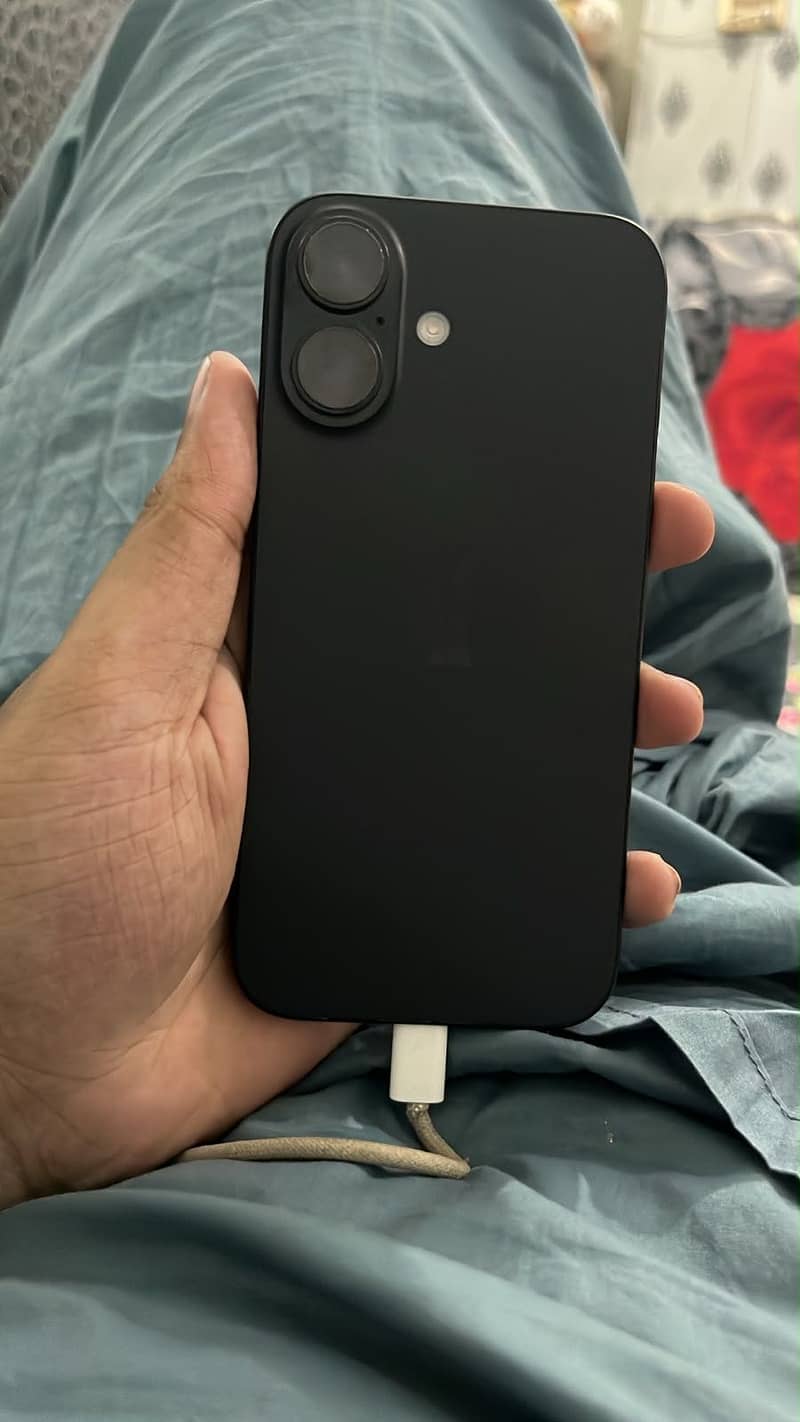Apple iPhone 16 1