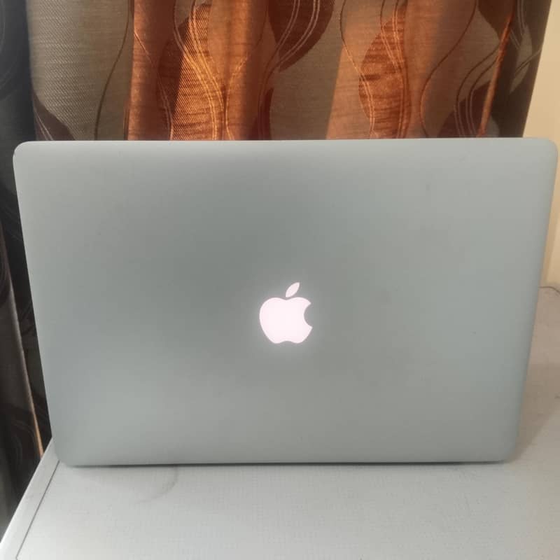 Apple MacBook pro 2015 0