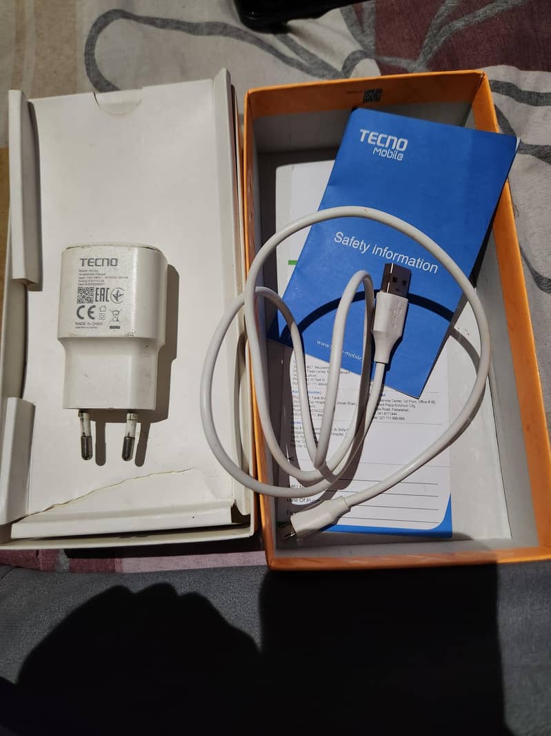Tecno Spark 8c 1