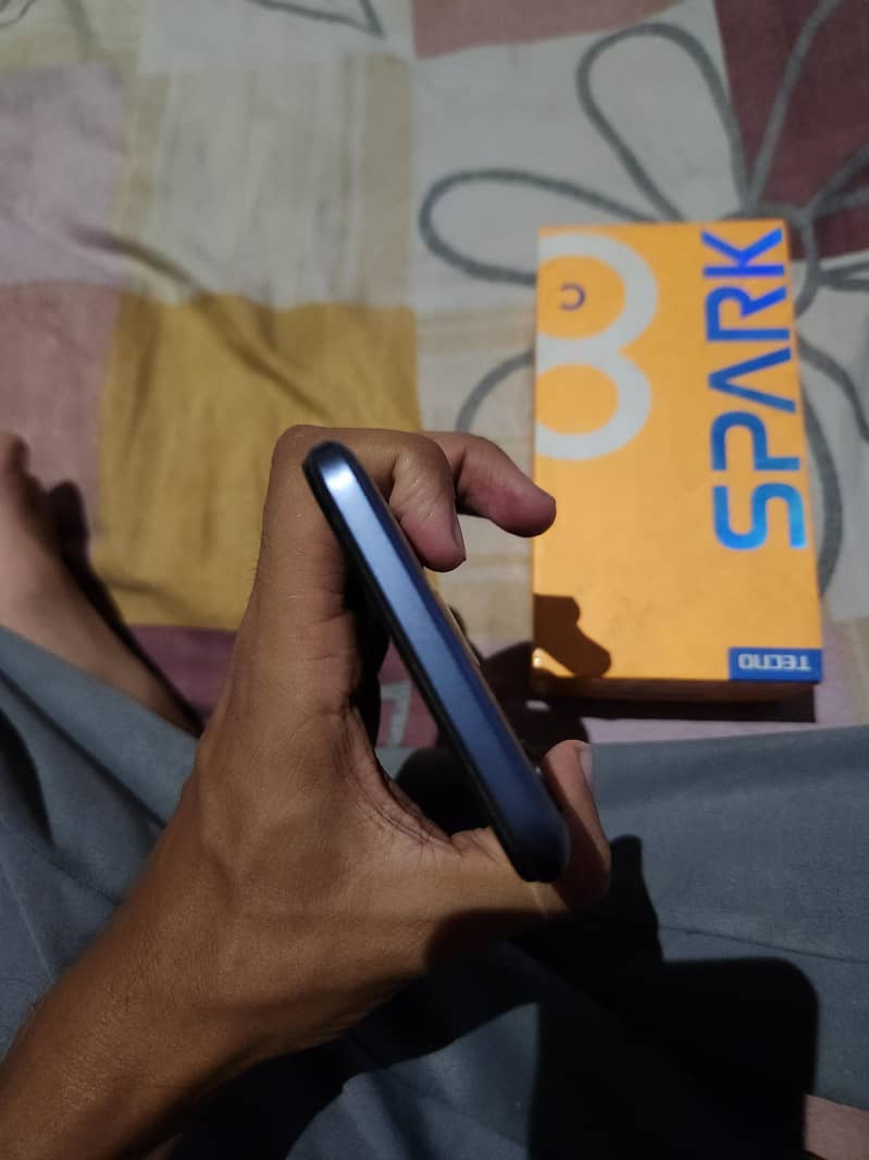Tecno Spark 8c 4