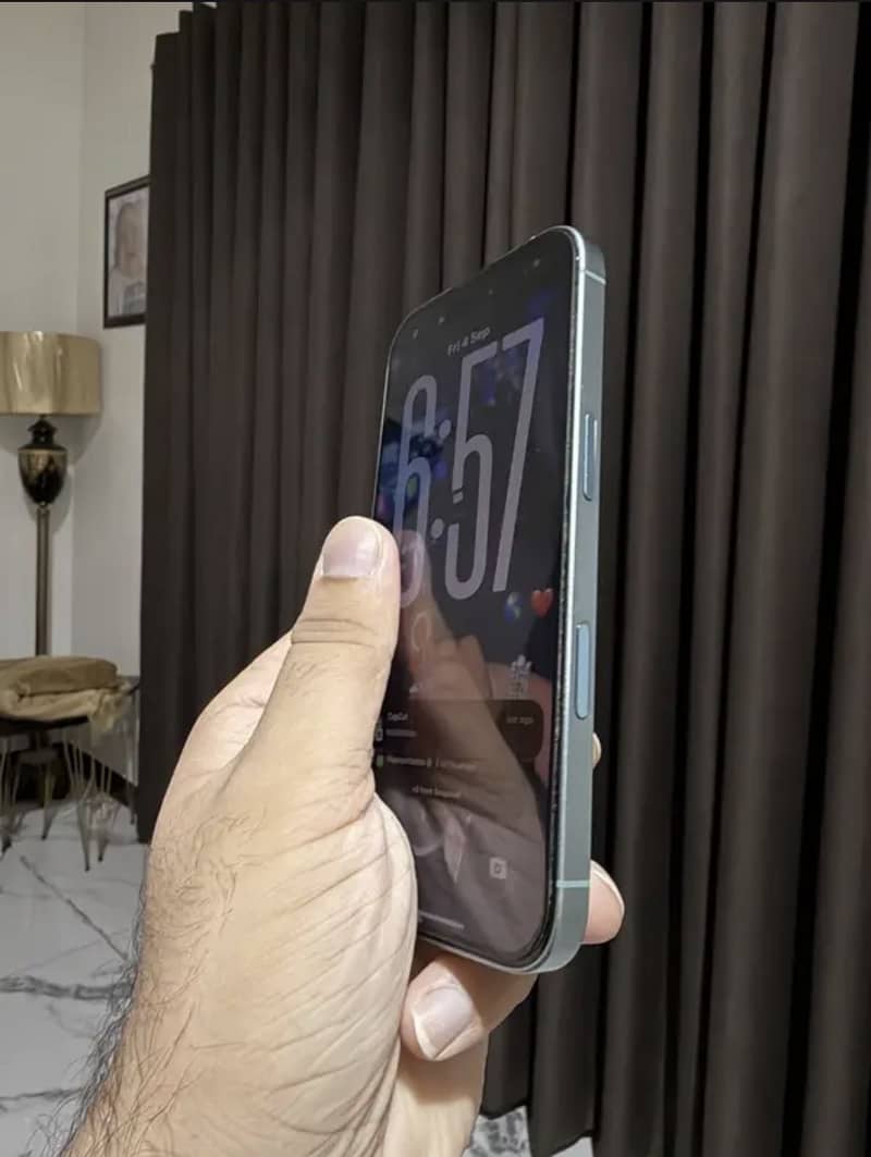 Apple iPhone 16 1