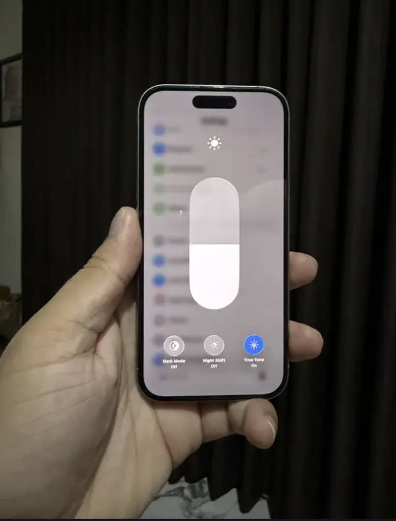 Apple iPhone 16 3