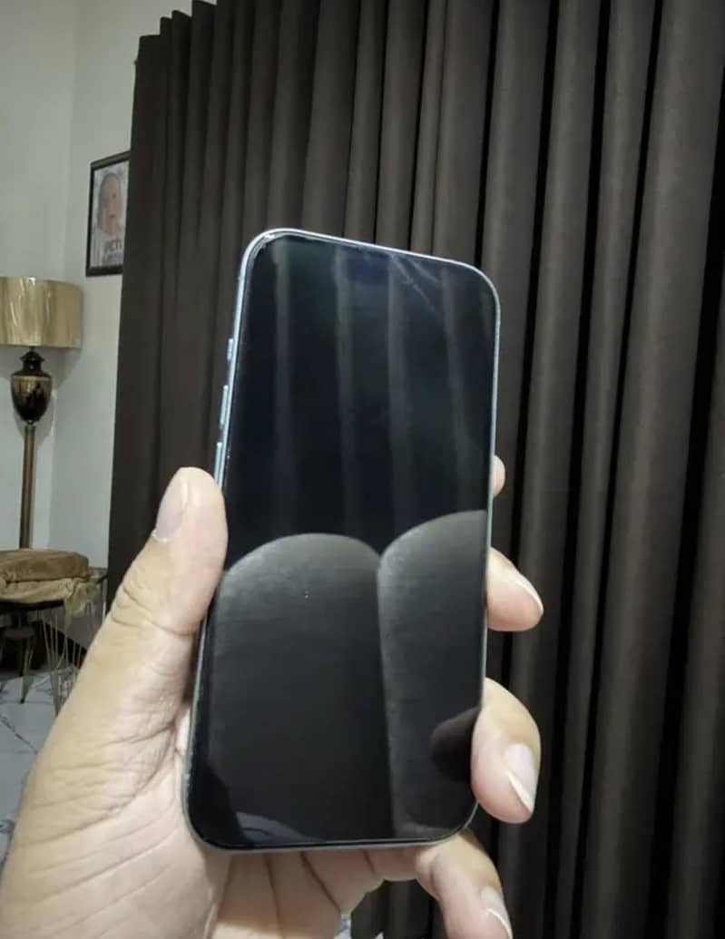Apple iPhone 16 5