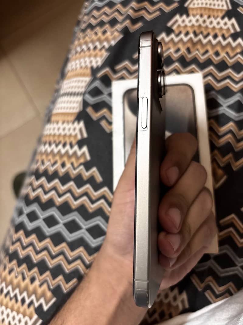 Apple iPhone 15 Pro Max 2