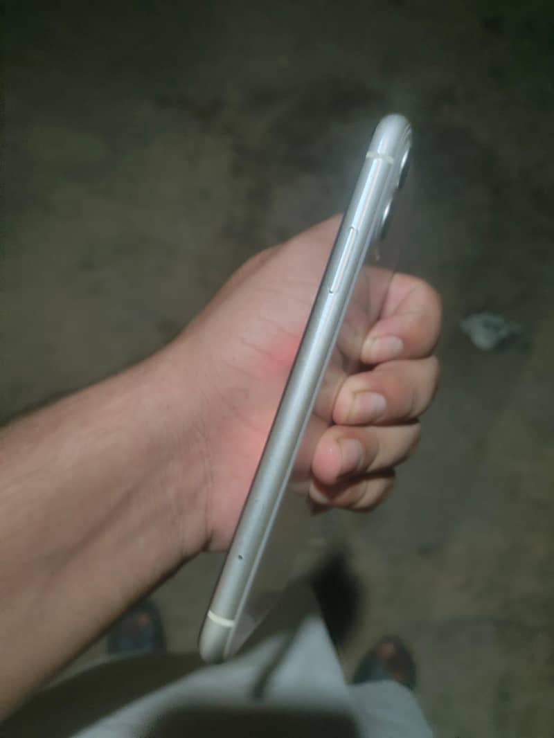 Apple iPhone 11 3