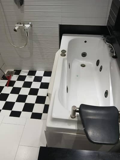 Jacuzzi bath tub