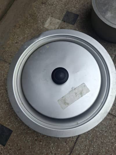 Deghcha medium size just like new
