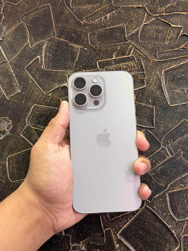 Apple iPhone 15 Pro Max 2