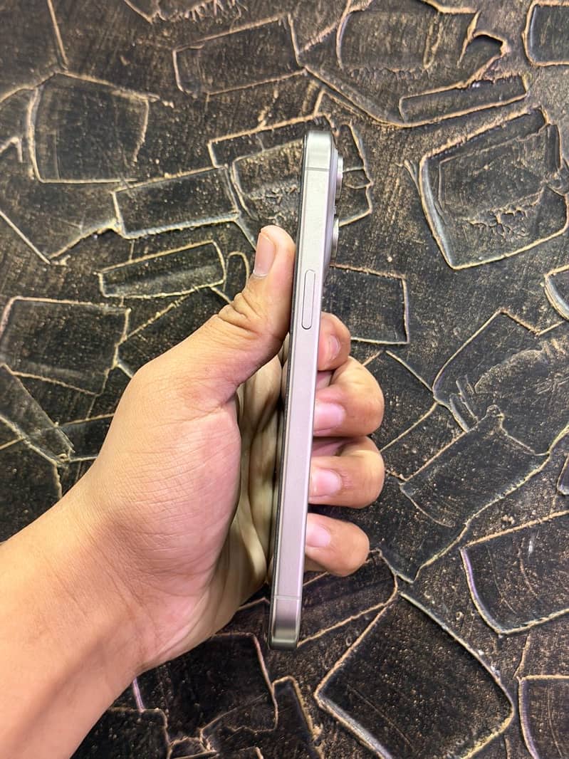 Apple iPhone 15 Pro Max 3