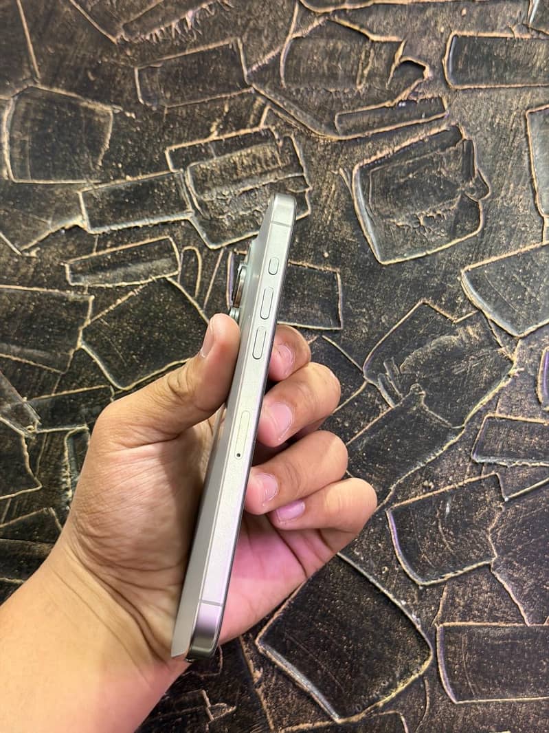 Apple iPhone 15 Pro Max 5