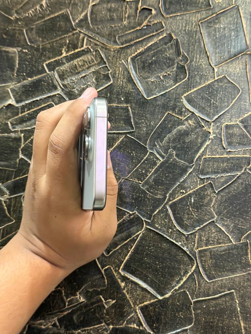 Apple iPhone 15 Pro Max 6