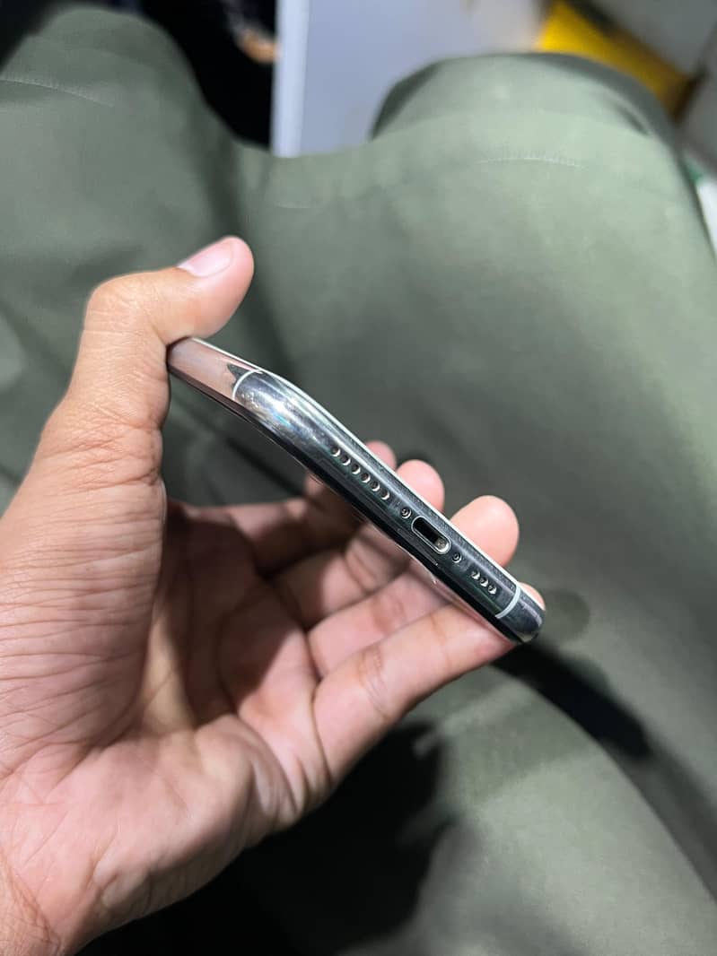 Apple iPhone 11 Pro 1
