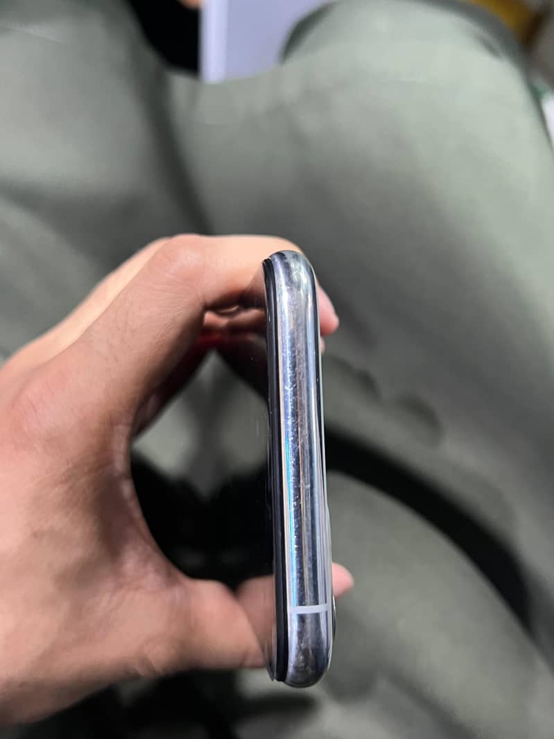 Apple iPhone 11 Pro 2