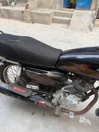 Honda 125 black